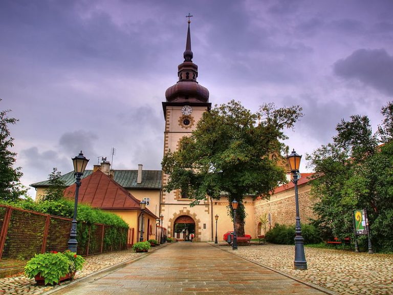 Stary Sącz: potrzebny milion na remont klasztornego dziedzińca
