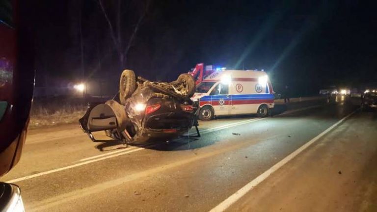 Dąbrowa: dachowanie. Trzy o osoby w szpitalu