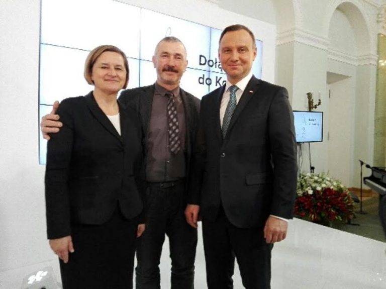 Stypendium od prezydenta Dudy dla rodziny strażaka z Podegrodzia