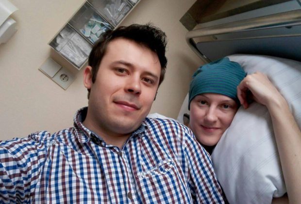 Dominikowice: dzielna mama ocaliła życie synka. Teraz czas na walkę o jej życie.