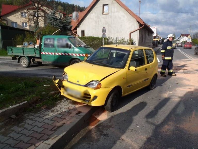 Stary Sącz: Seicento w starciu z Peugeotem