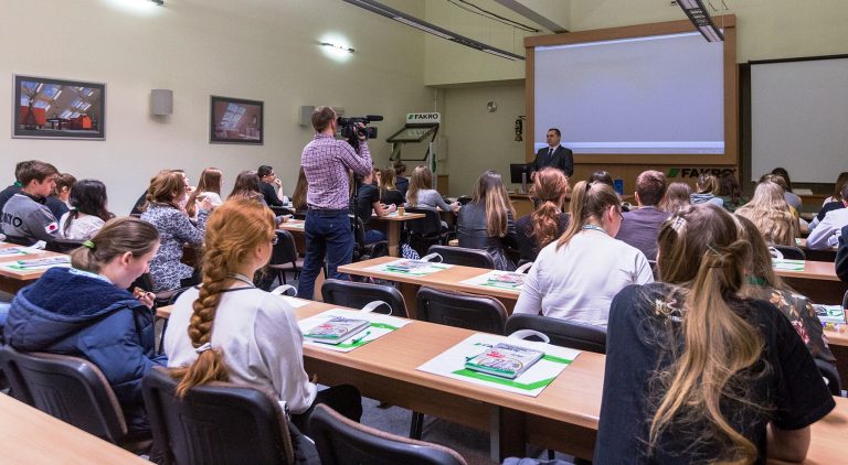 Nowy Sącz: młodzi rozwijają skrzydła przedsiębiorczości z Fakro