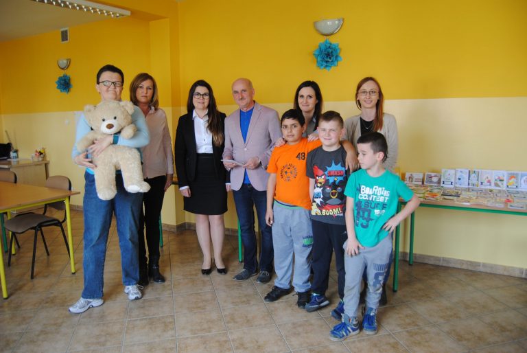 Wielkanocne kartki od świetlicowych dzieci dla Sądeckiego Hospicjum
