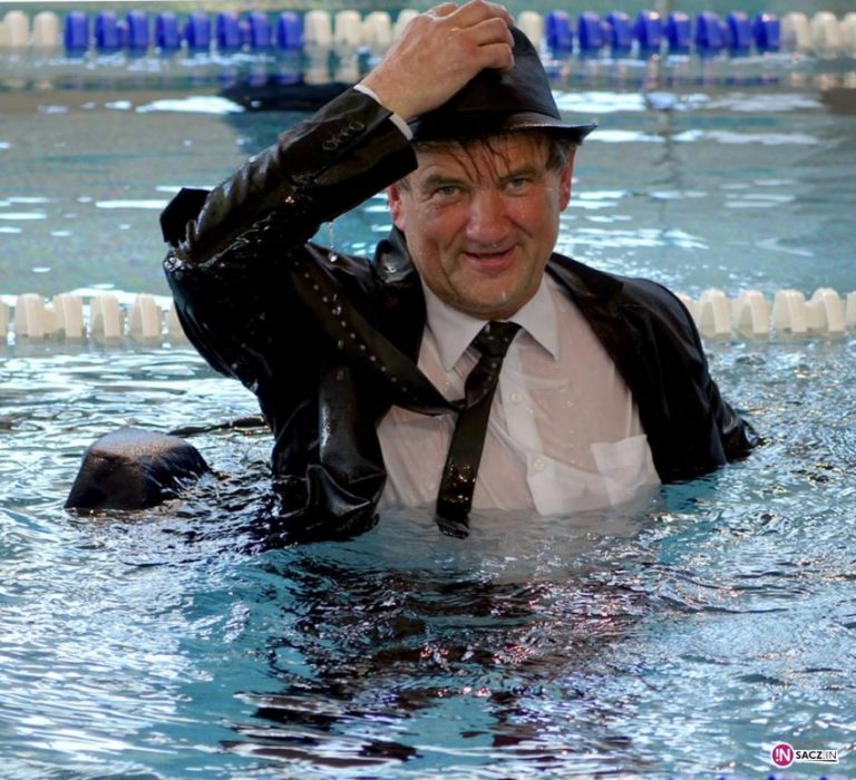 Wójt Chełmca zdecydował: rozbudujemy basen. Będzie też plaża.
