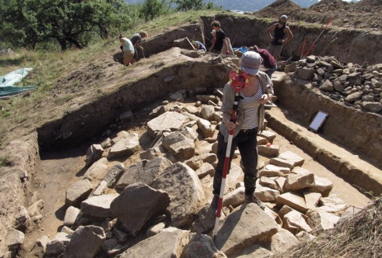 Maszkowice: w wakacje archeolodzy znów będą kopać w Górze Zyndrama