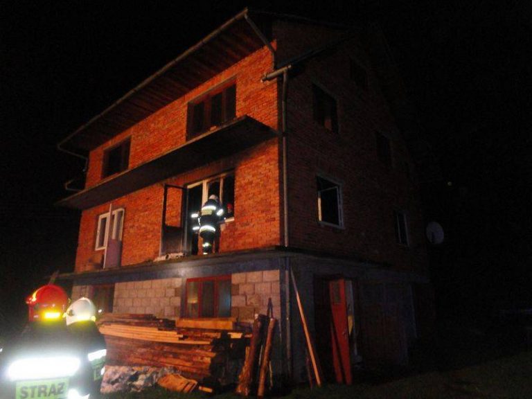 Czaczów: płonął dom jednorodzinny. Strażacy znów uratowali czyjeś życie