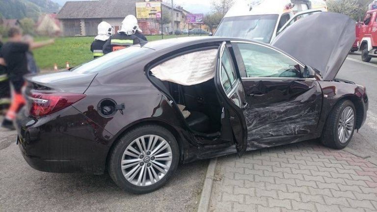Zabrzeż: trzy auta rozbite, dwie osoby w szpitalu