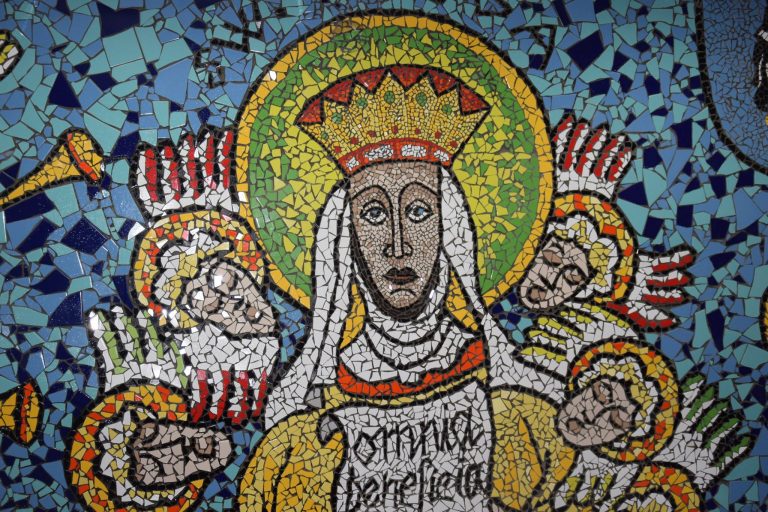 Stary Sącz: uczniowie z Lewoczy wykonali mozaikę św. Kingi