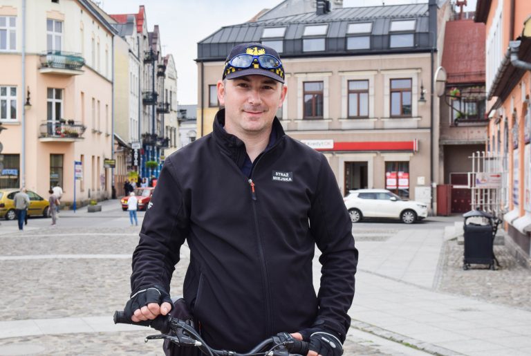 Jak sądecki strażnik zaprosił panią na spacer… do znaku zakazu