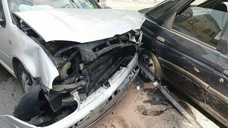 Stary Sącz: Zderzenie Volkswagena Golfa z Fordem Escord