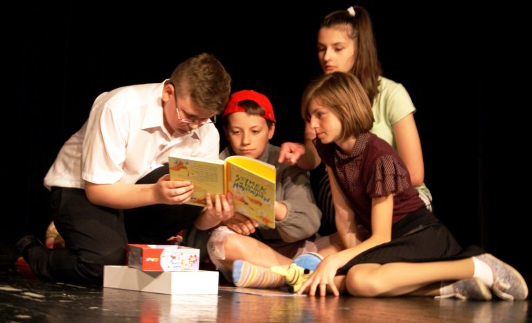 Nowy Sącz: teatralne przebudzenie z dialogiem między pokoleniami