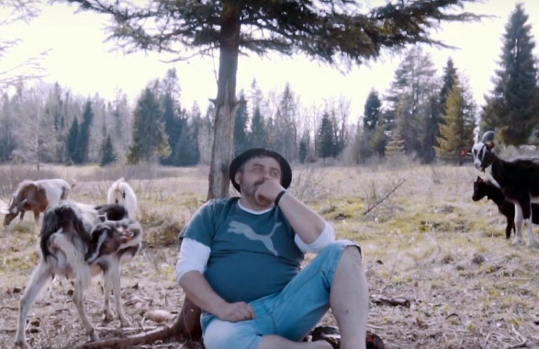 Był Piotrek – hodowca kóz, a jest CRAZY BALKAN DANCER