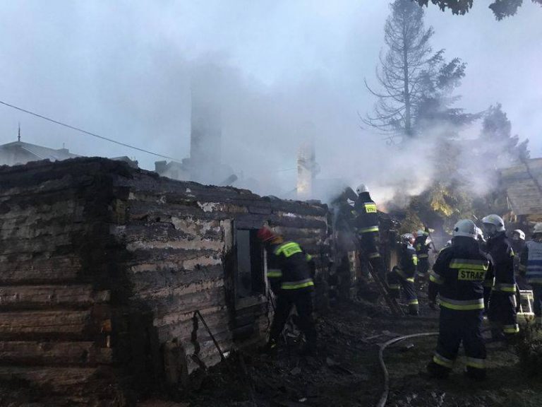 Grybów: 61 strażaków walczyło z szalejącym pożarem