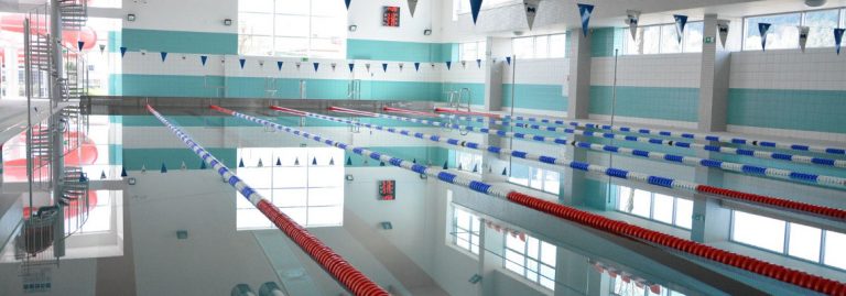 Chełmiecki basen z rwącą rzeką, sauną, solarium, grotą solną i bufetem