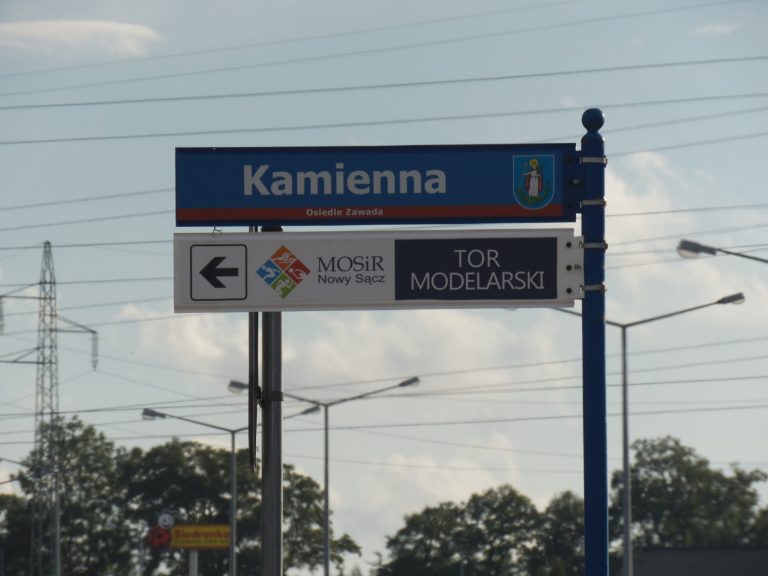 Nowy Sącz, ul. Kamienna: czekali na chodnik latami, muszą poczekać jeszcze trochę