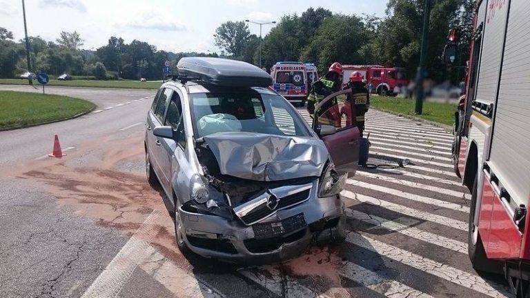 Nowy Sącz, Aleje Piłsudskiego: wypadek. Trzy osoby ranne, w tym dziecko…