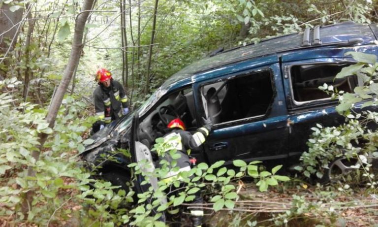 Kurów: cudzoziemcy porzucili auto w rowie