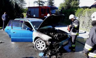 Grybów: pożar Audi pod ośrodkiem zdrowia.