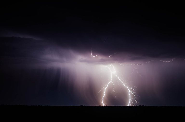 Będą burze, deszcz i grad, a wiatr przekroczy ograniczenia prędkości na sądeckich drogach….