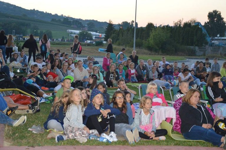 Łososina Dolna: kino w blasku księżyca