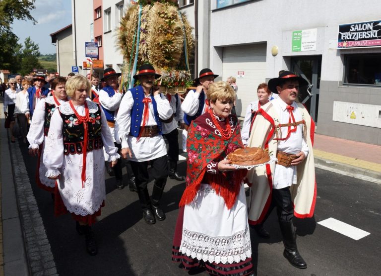 Bobowa: plon niesiemy plon, w gospodarza dom…