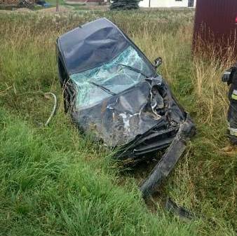 Korzenna: Volkswagen w rowie, dwoje ludzi w szpitalu