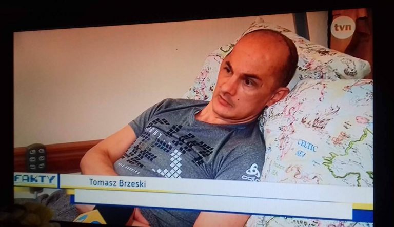 Tomasz Brzeski w TVN: rodzina uczy go uśmiechu