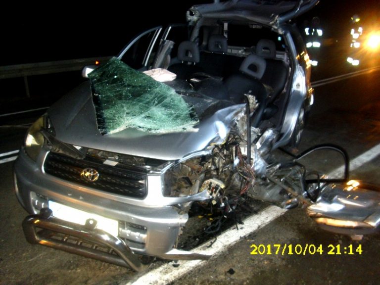 Wypadek na DK28: mężczyzna zakleszczony w pojeździe. 5 osób w szpitalu