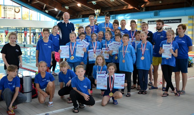 Młodzi sądeccy pływacy przywieźli z Myślenic 43 medale