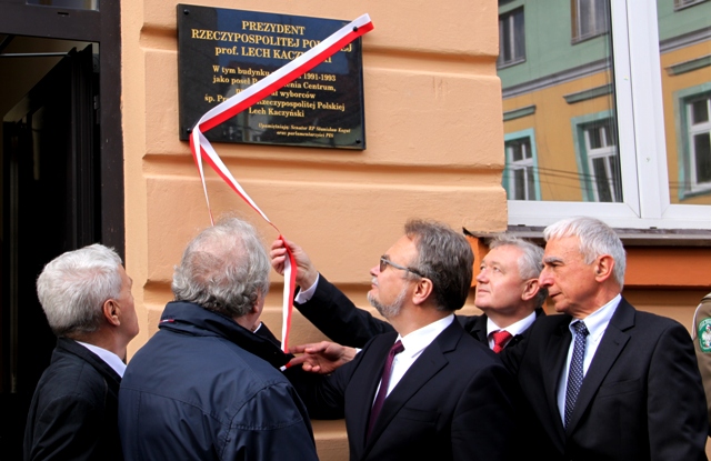 Lech Kaczyński ma w Nowym Sączu tablicę i izbę pamięci