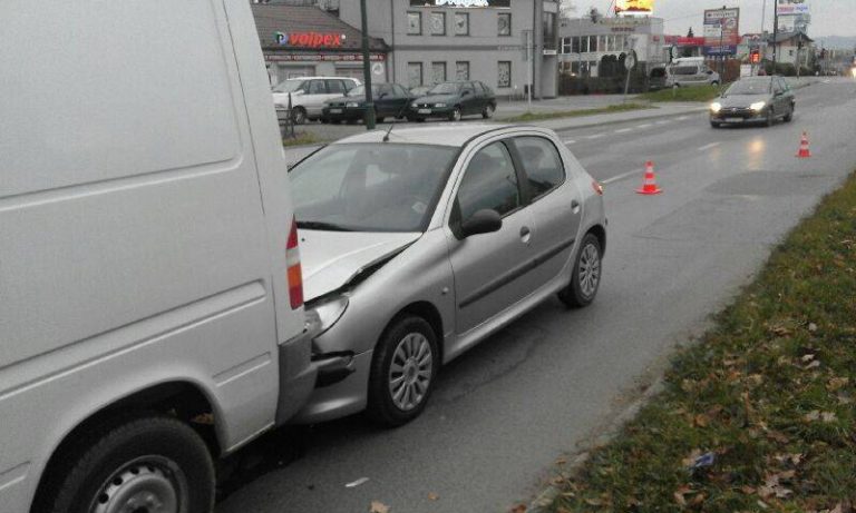 Nowy Sącz, ul. Nowochruślicka: kolizja trzech samochodów osobowych