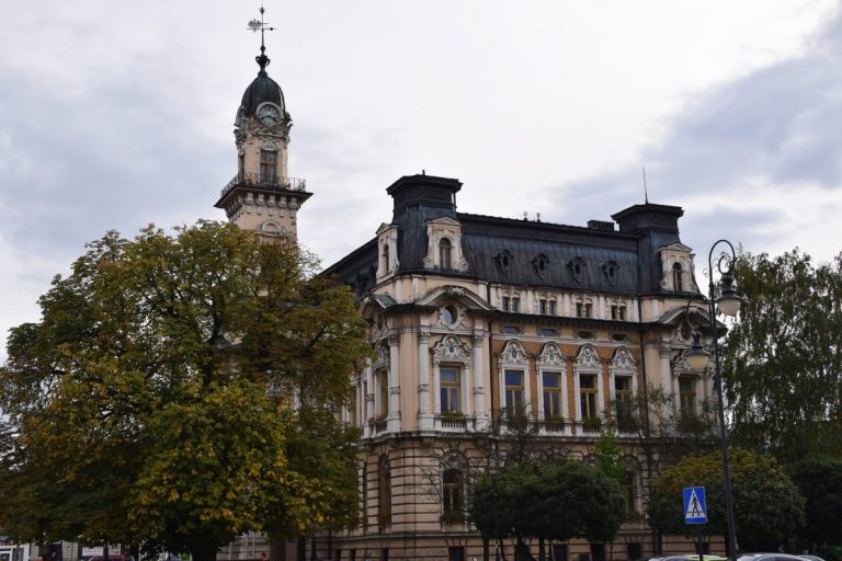 Nowy czy Stary Sącz? W Warszawie nie widzą różnicy. WIOŚ nakłada kary za smog