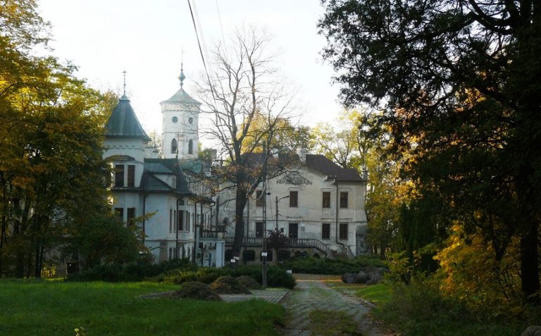 Nawojowa: nowi właściciele Pałacu Stadnickich zapowiadają remont i udostępnienie włości przodków turystom