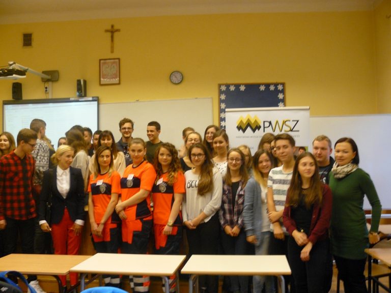Uczniowie I LO wraz ze studentami PWSZ zachęcają do oddawania krwi oraz szpiku