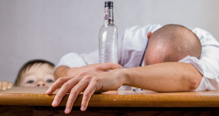 Prohibicja nocna? Rząd chce, aby o zakazie sprzedaży alkoholu decydował samorząd gminy