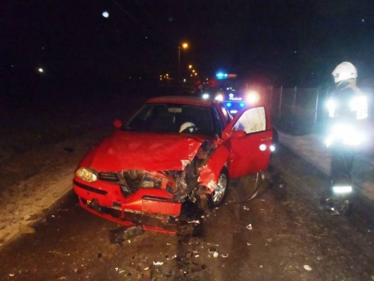Nowy Sącz, Stary Sącz: Efekty trudnych warunków drogowych. Jedna osoba w szpitalu