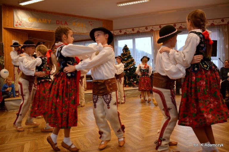Łącko: grali i śpiewali dla Kasi Kucharskiej. Na leczenie zebrali ponad 35 tys. zł!