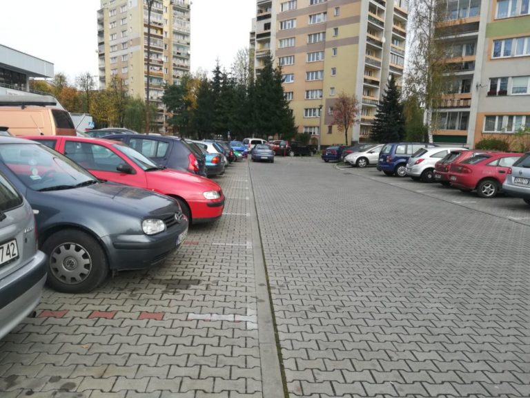 Nowy Sącz, Millenium: parkingi pełne *obcych*