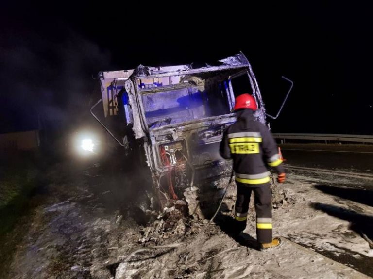 Bilsko: samochód ciężarowy zapalił się na podjeździe pod Just