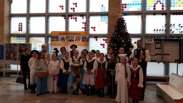 Janczowioki zaśpiewały dla dzieci ze szpitala w Prokocimiu.