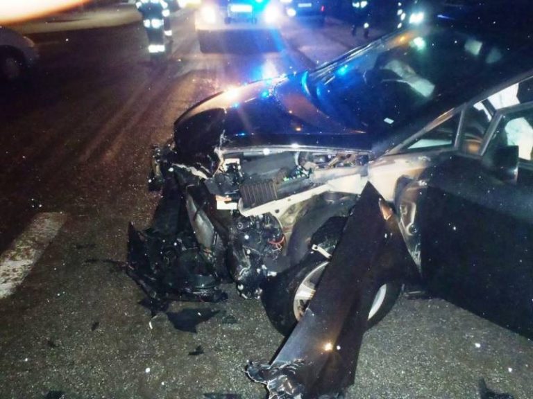 Stary Sącz: zderzenie dwóch osobówek. Trzy osoby w szpitalu