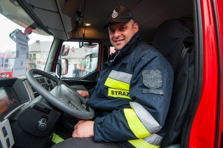 Ufamy strażakom, powątpiewamy w skuteczność policjantów i strażników miejskich
