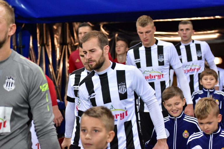 Obrońca rozwiązał kontrakt z Sandecją. Wybrał klub z 1 ligi, walczący o utrzymanie