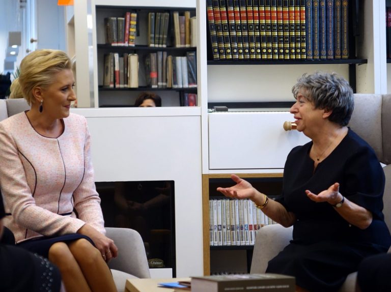 Pierwsza Dama RP otworzyła starosądecką bibliotekę