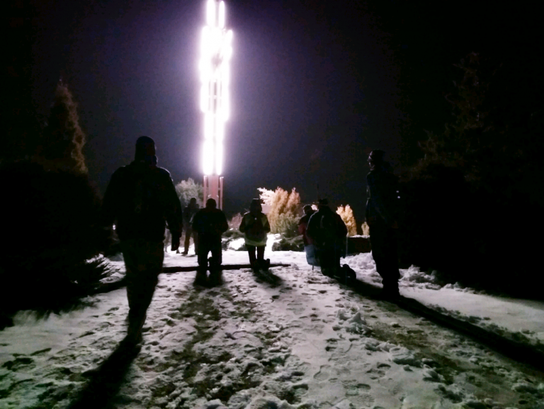 EDK w Nowym Sączu: w mrozie, zmęczeni, z krzyżami na plecach, mimo upadków doszli do celu…