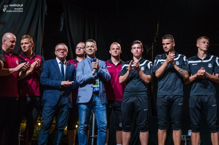 Premie za awans dla piłkarzy Sandecji: Andrzej Danek wyjaśnia: wypłacimy wszystko do końca kwietnia!