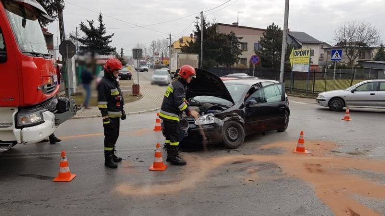 Nowy Sącz, ul. Tarnowska: zderzenie Passata i Golfa
