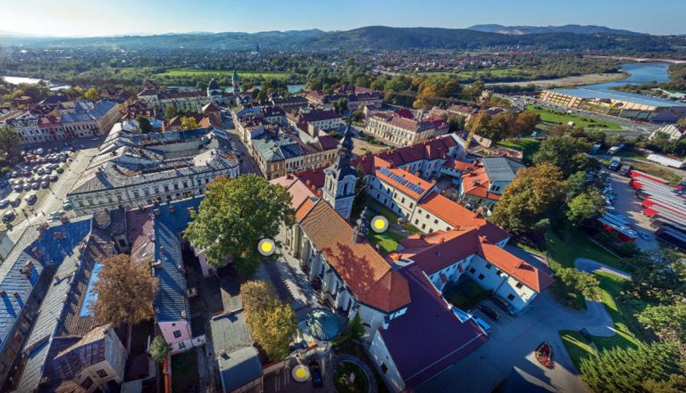 Dzięki *Światłu ze Wschodu* zwiedzisz 28 wyjątkowych miejsc nie wychodząc z domu