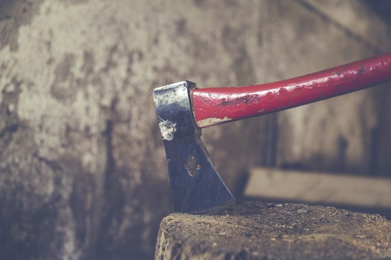 Gorlice: kłócili się o majątek. Groził szwagierce siekierą