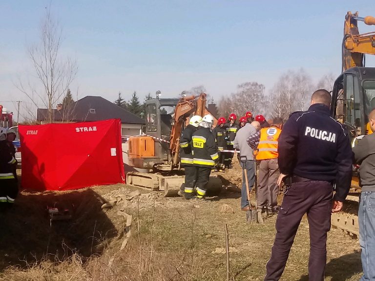 Tragedia w Korzennej: mężczyzna zginął przysypany ziemią